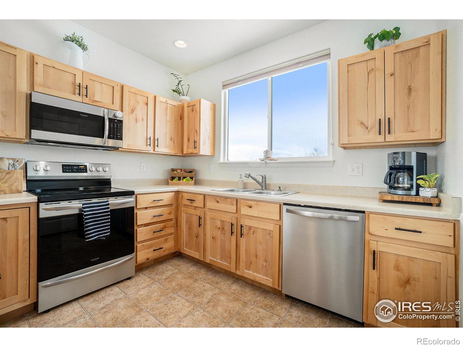 MLS Image #5 for 2137  day spring drive,windsor, Colorado