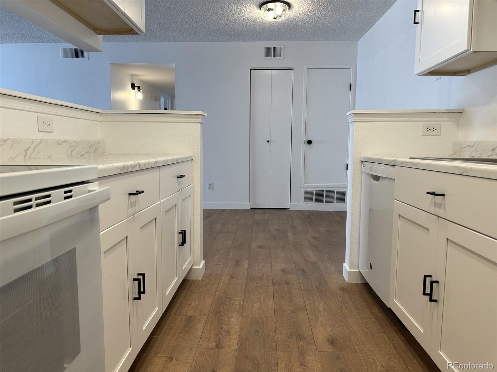 MLS Image #2 for 943 s zeno way,aurora, Colorado