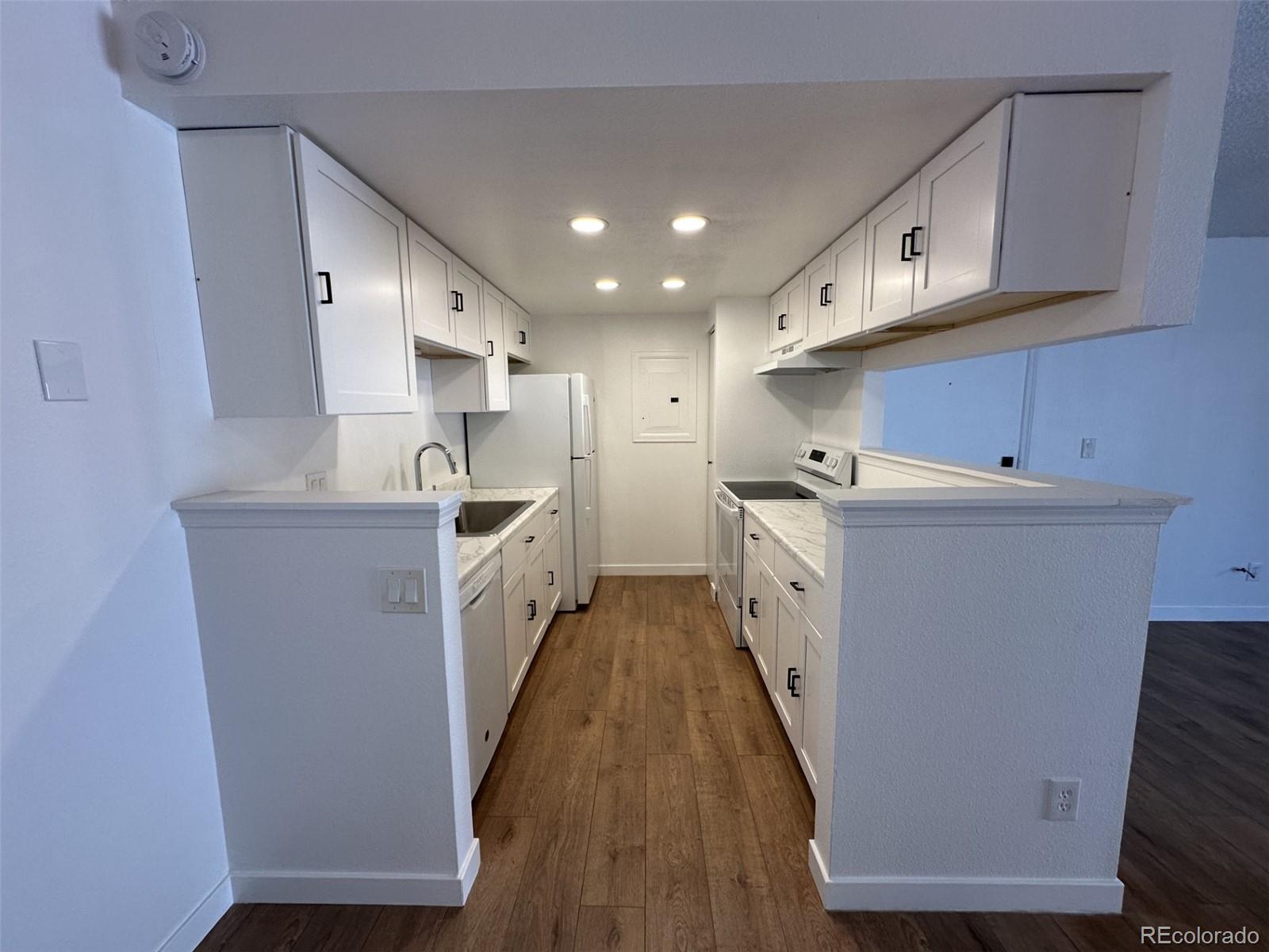 MLS Image #3 for 943 s zeno way,aurora, Colorado