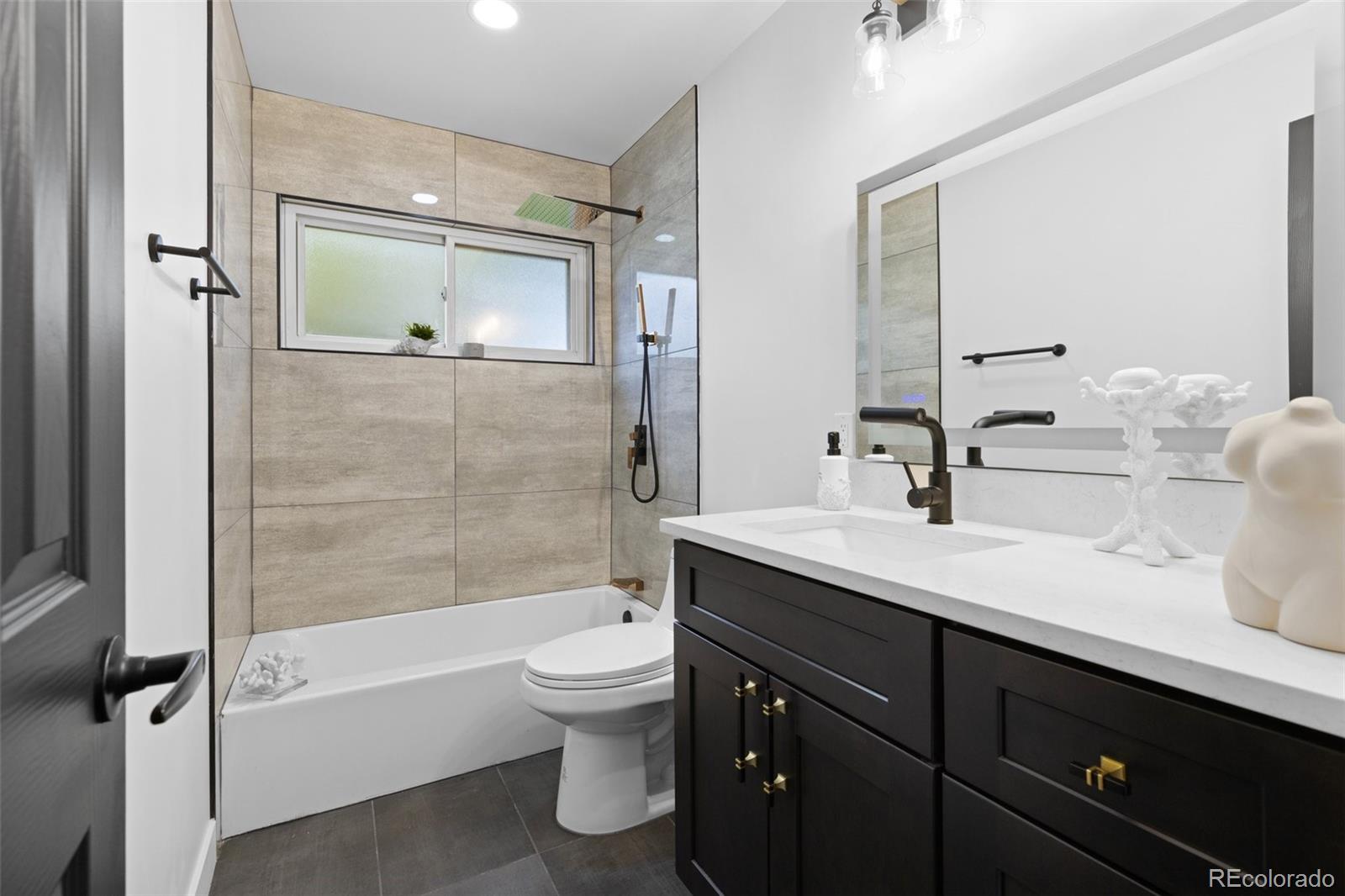 MLS Image #13 for 982 s holly street,denver, Colorado