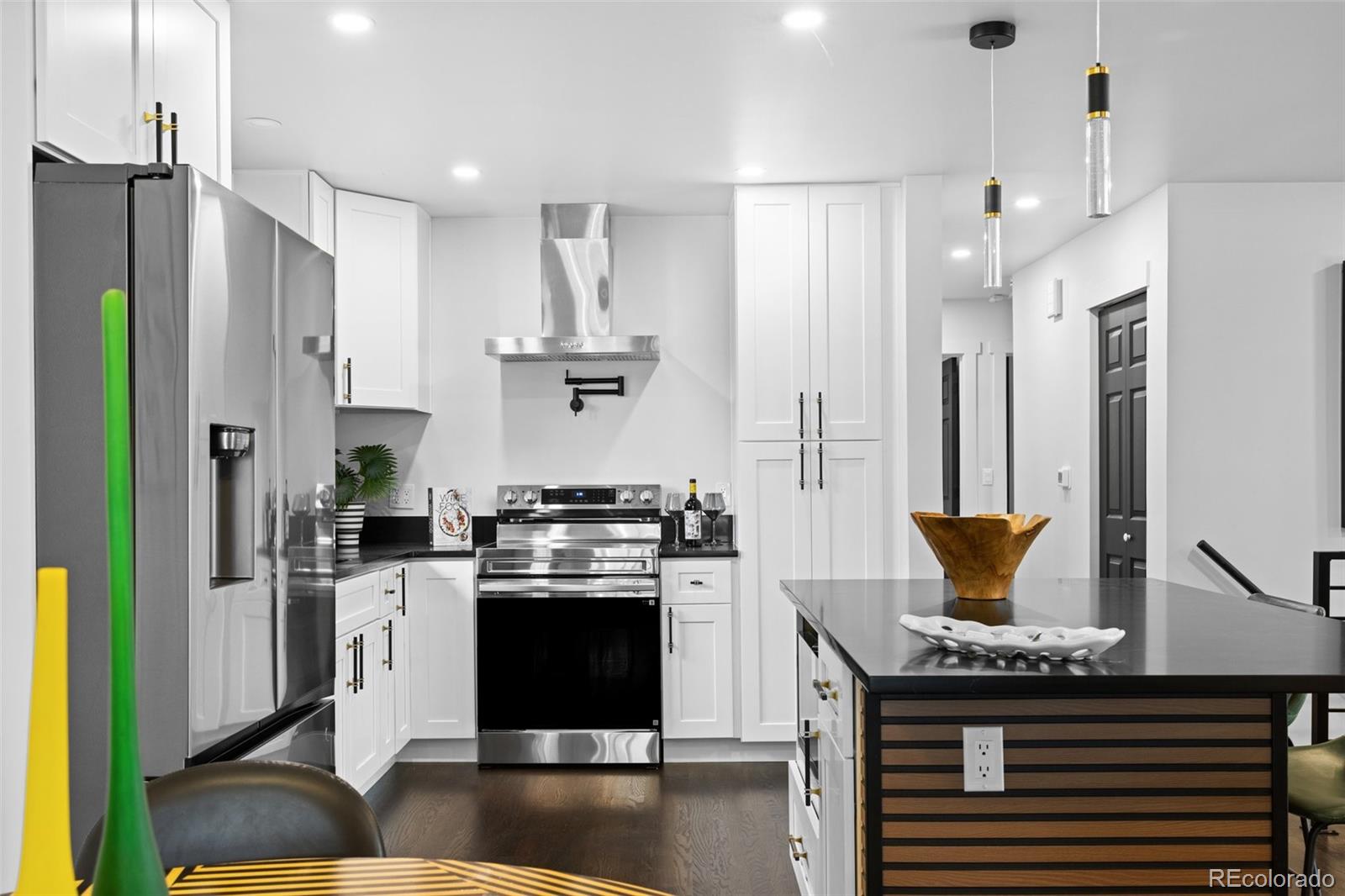 MLS Image #6 for 982 s holly street,denver, Colorado