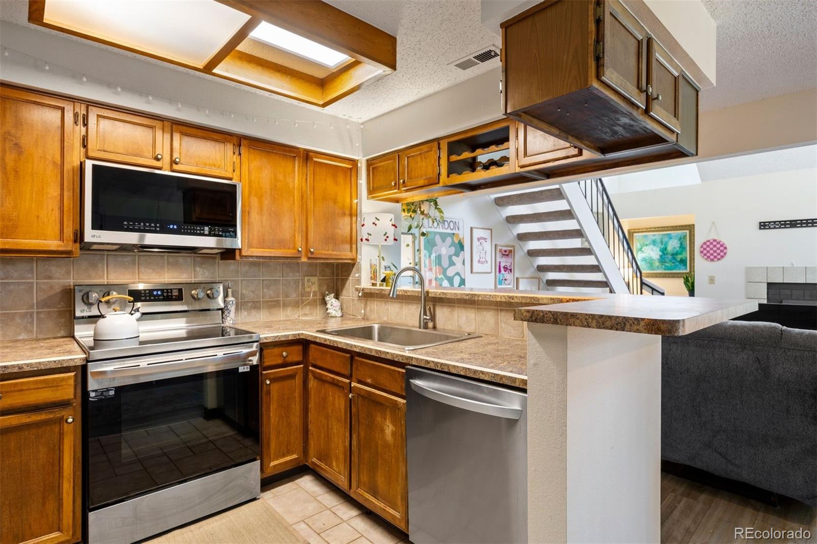 MLS Image #10 for 838 s vance street,lakewood, Colorado