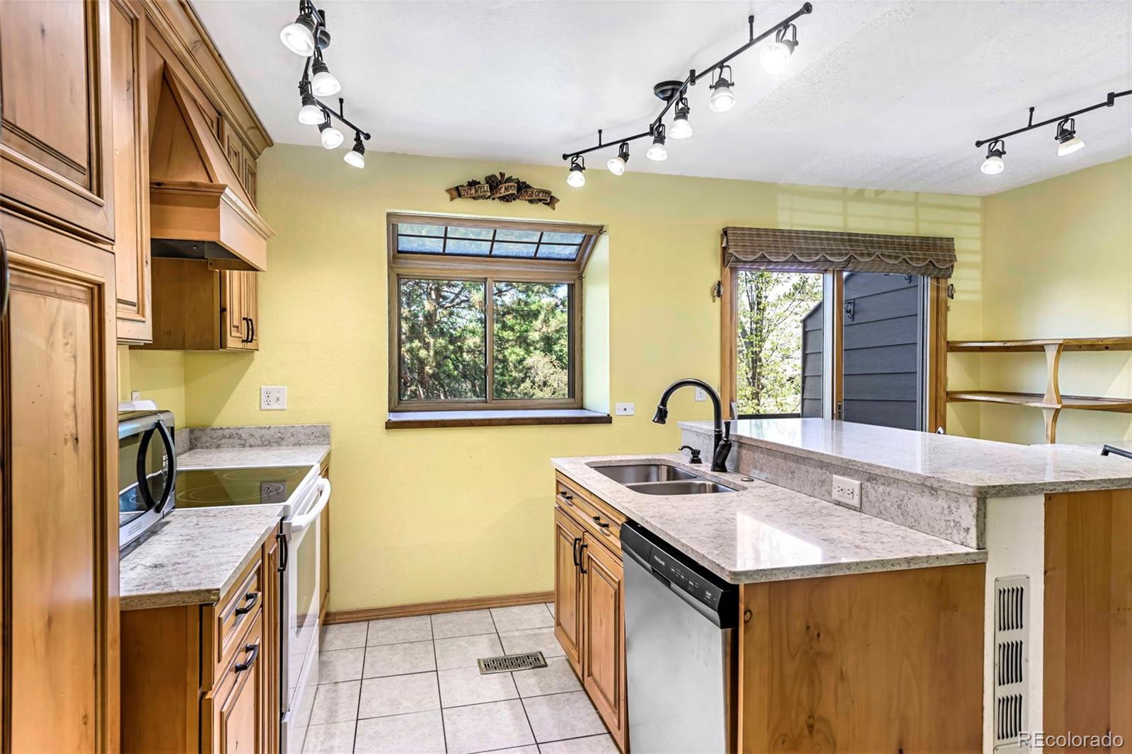 MLS Image #5 for 1209 s flower circle,lakewood, Colorado