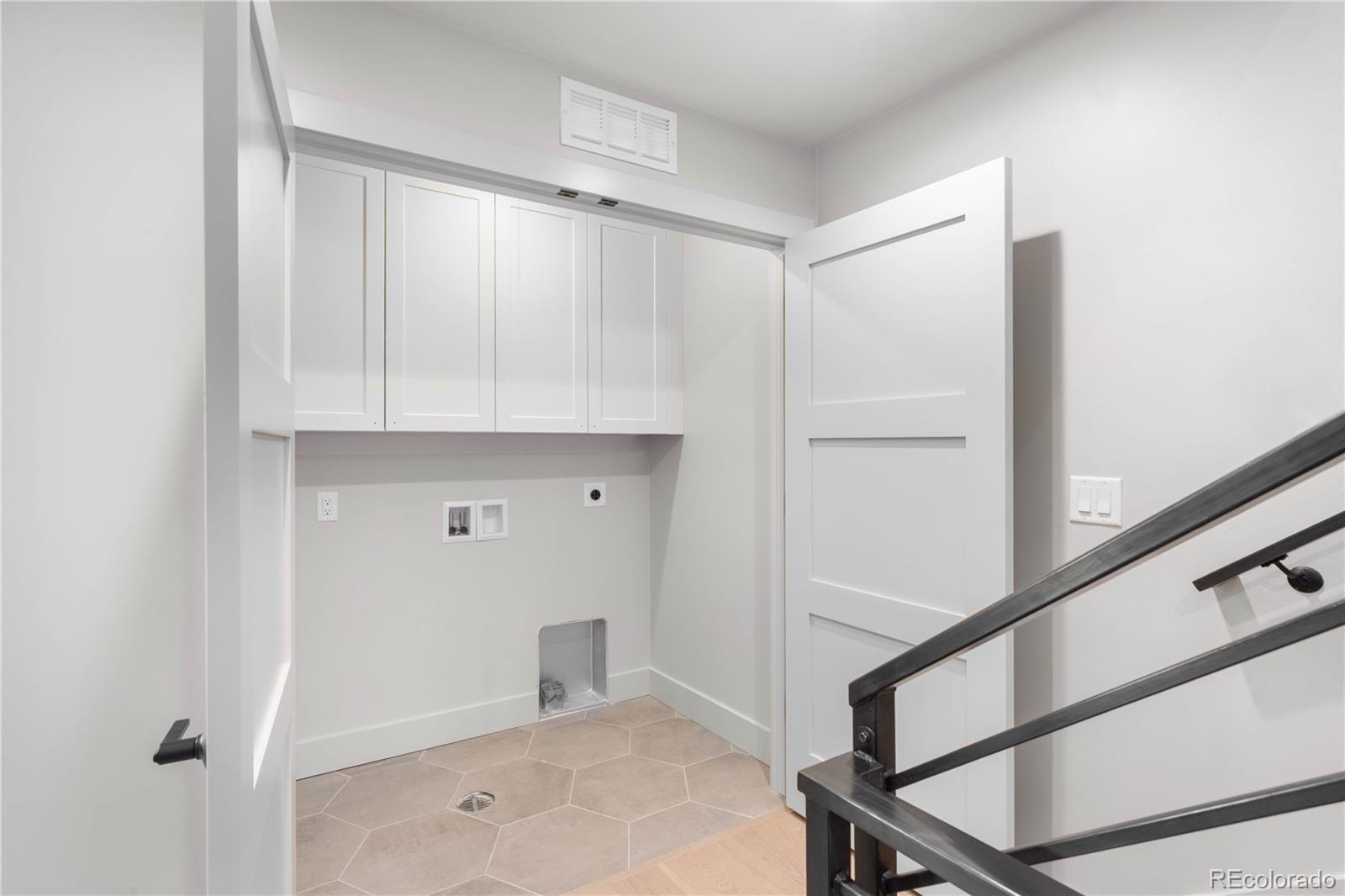 MLS Image #18 for 1571  vrain street,denver, Colorado