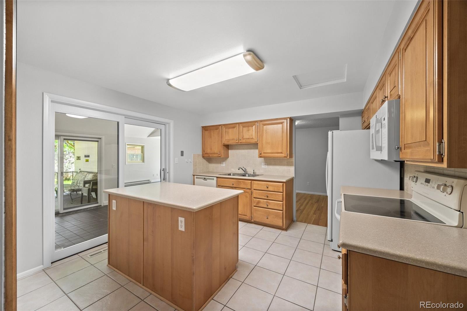 MLS Image #14 for 1844 s pontiac way,denver, Colorado