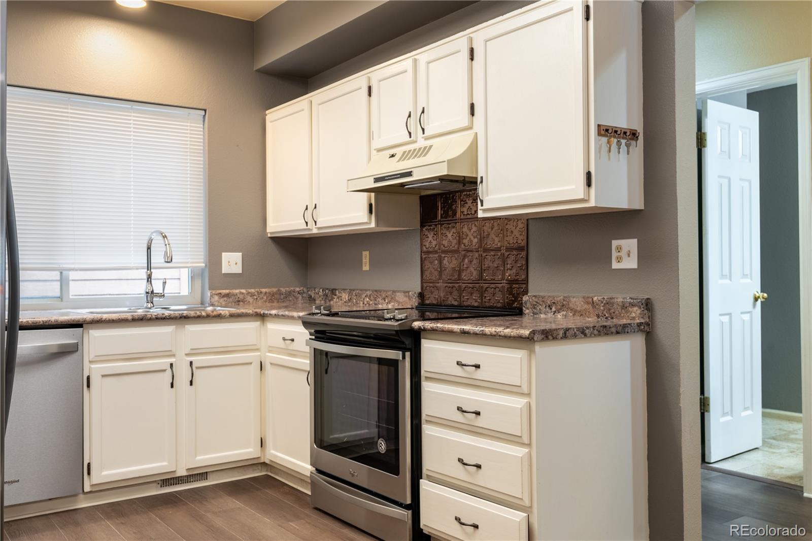 MLS Image #6 for 5555 e briarwood avenue,centennial, Colorado