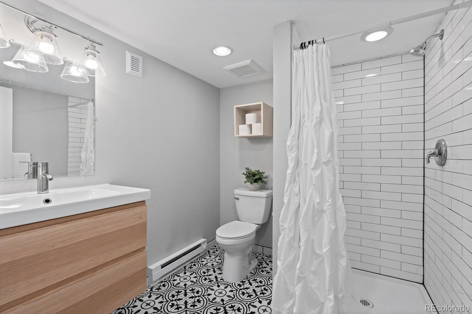 MLS Image #30 for 2385 s marion street,denver, Colorado