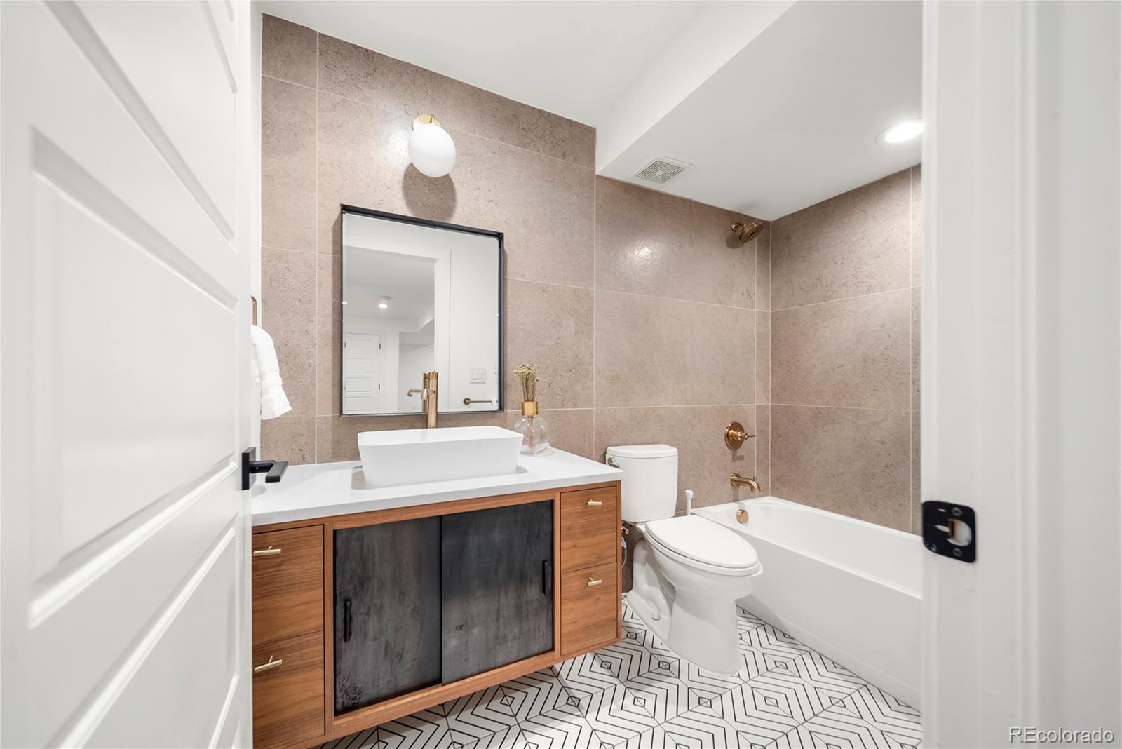 MLS Image #34 for 1490 s vine street,denver, Colorado