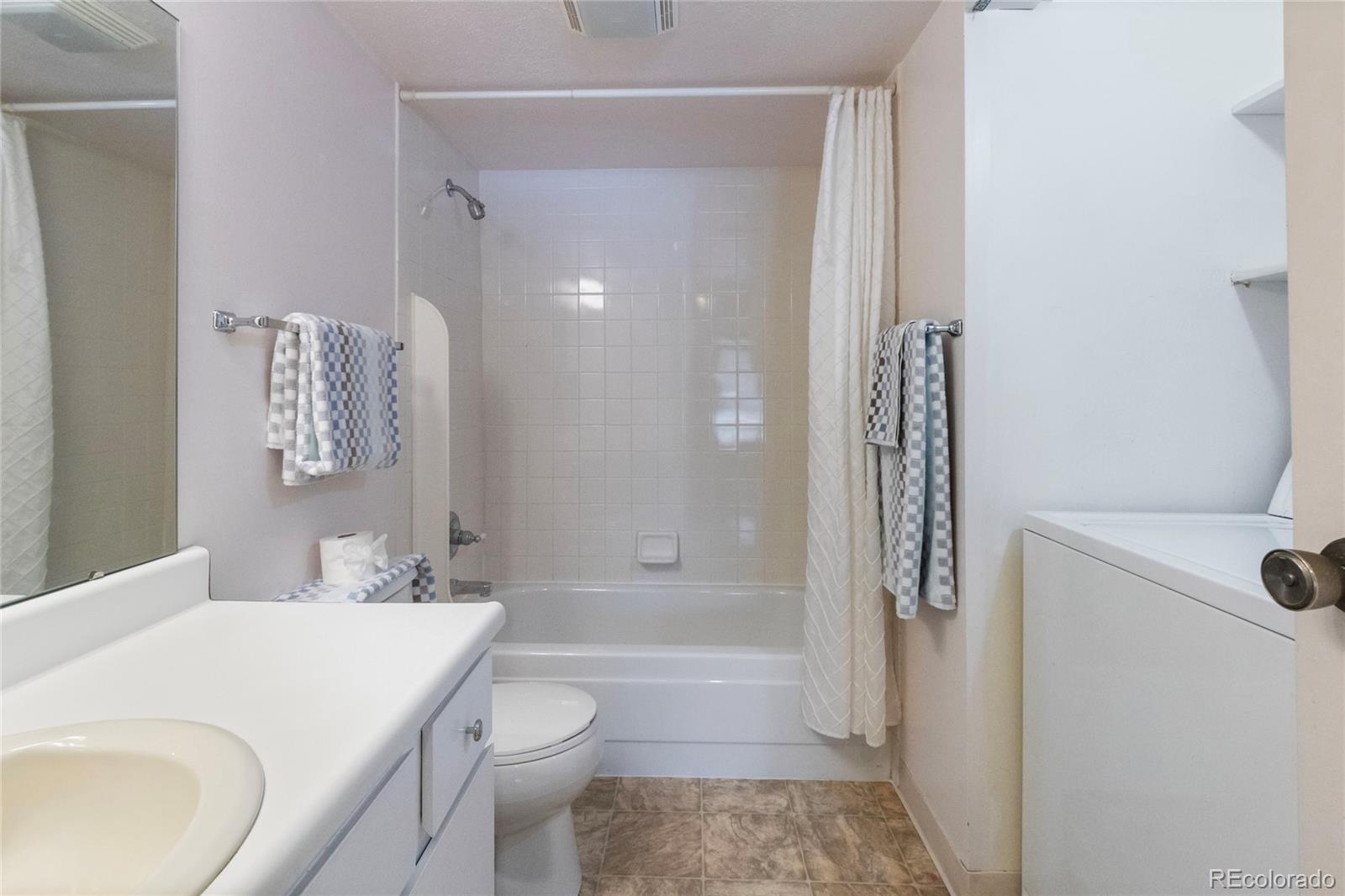 MLS Image #20 for 2525 s dayton way,denver, Colorado