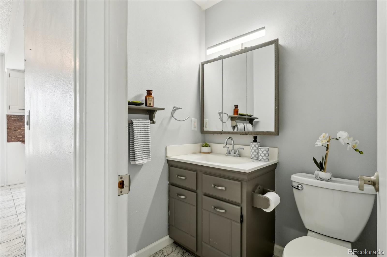 MLS Image #11 for 8732 w arbor avenue,littleton, Colorado