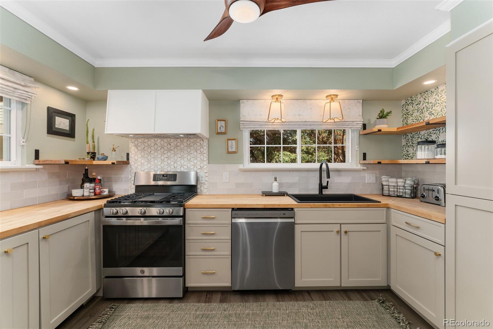 MLS Image #10 for 938 w peakview circle,littleton, Colorado