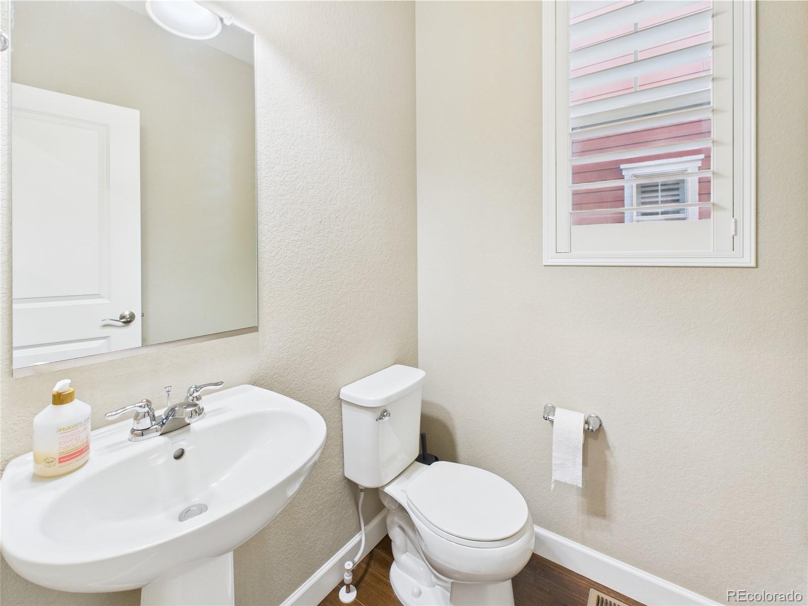 MLS Image #8 for 9236 e 52nd drive,denver, Colorado
