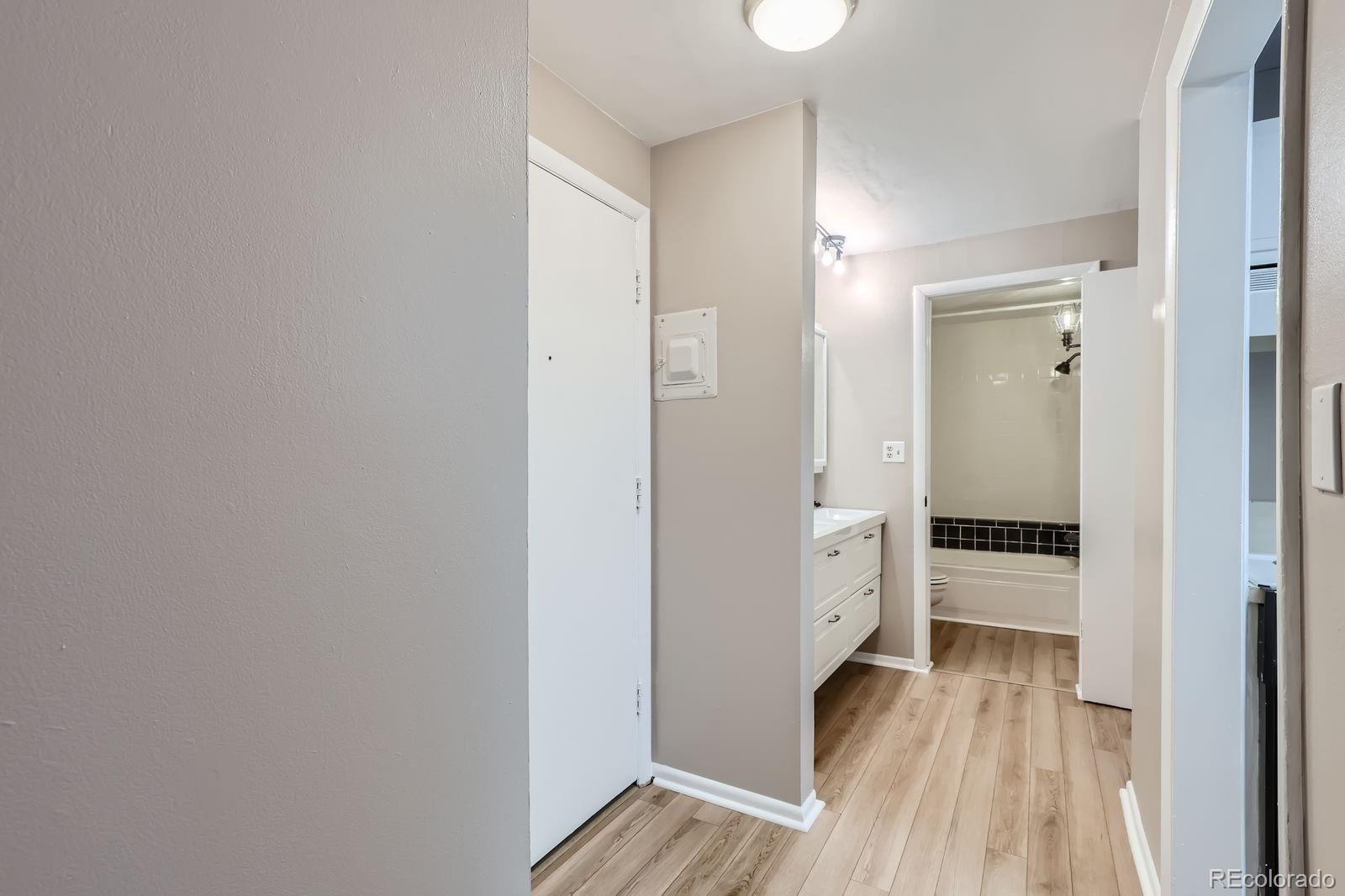 MLS Image #10 for 937 n clarkson street 206,denver, Colorado
