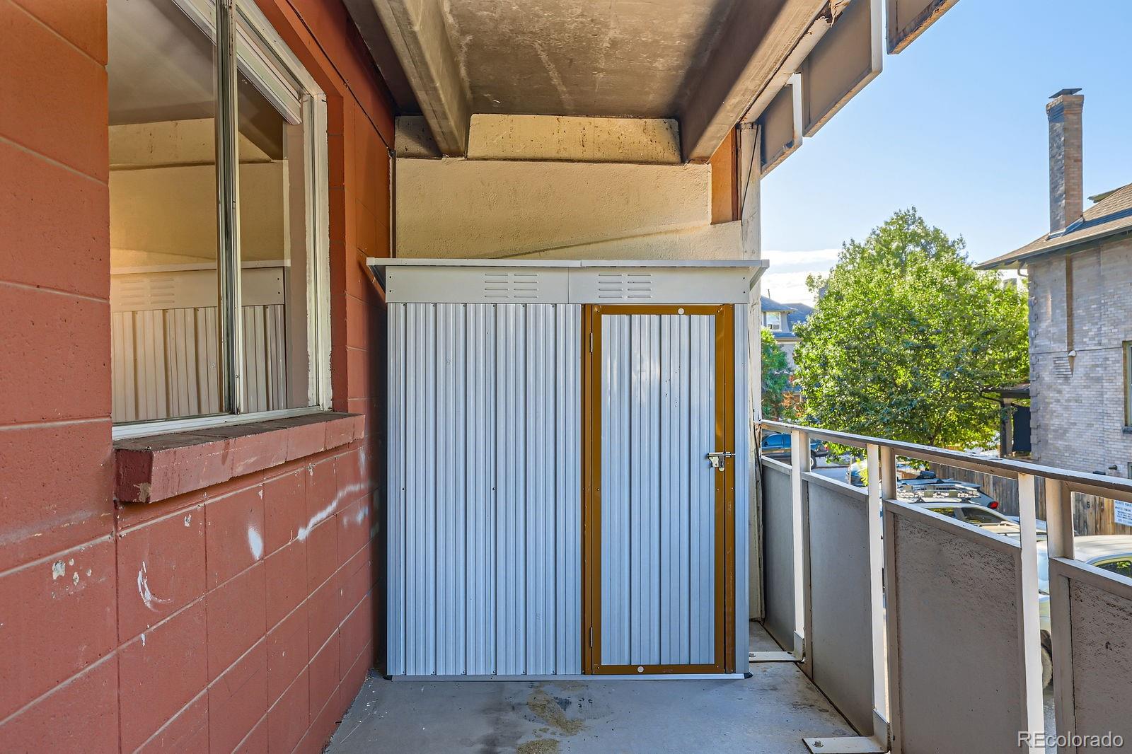 MLS Image #12 for 937 n clarkson street 206,denver, Colorado
