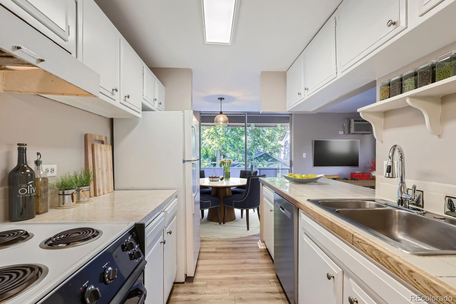 MLS Image #4 for 937 n clarkson street 206,denver, Colorado