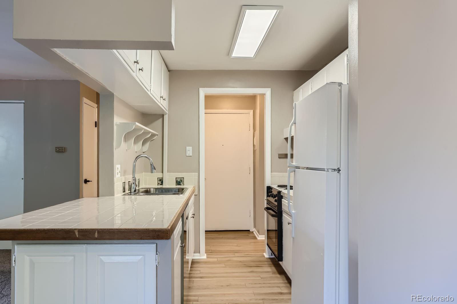 MLS Image #5 for 937 n clarkson street 206,denver, Colorado