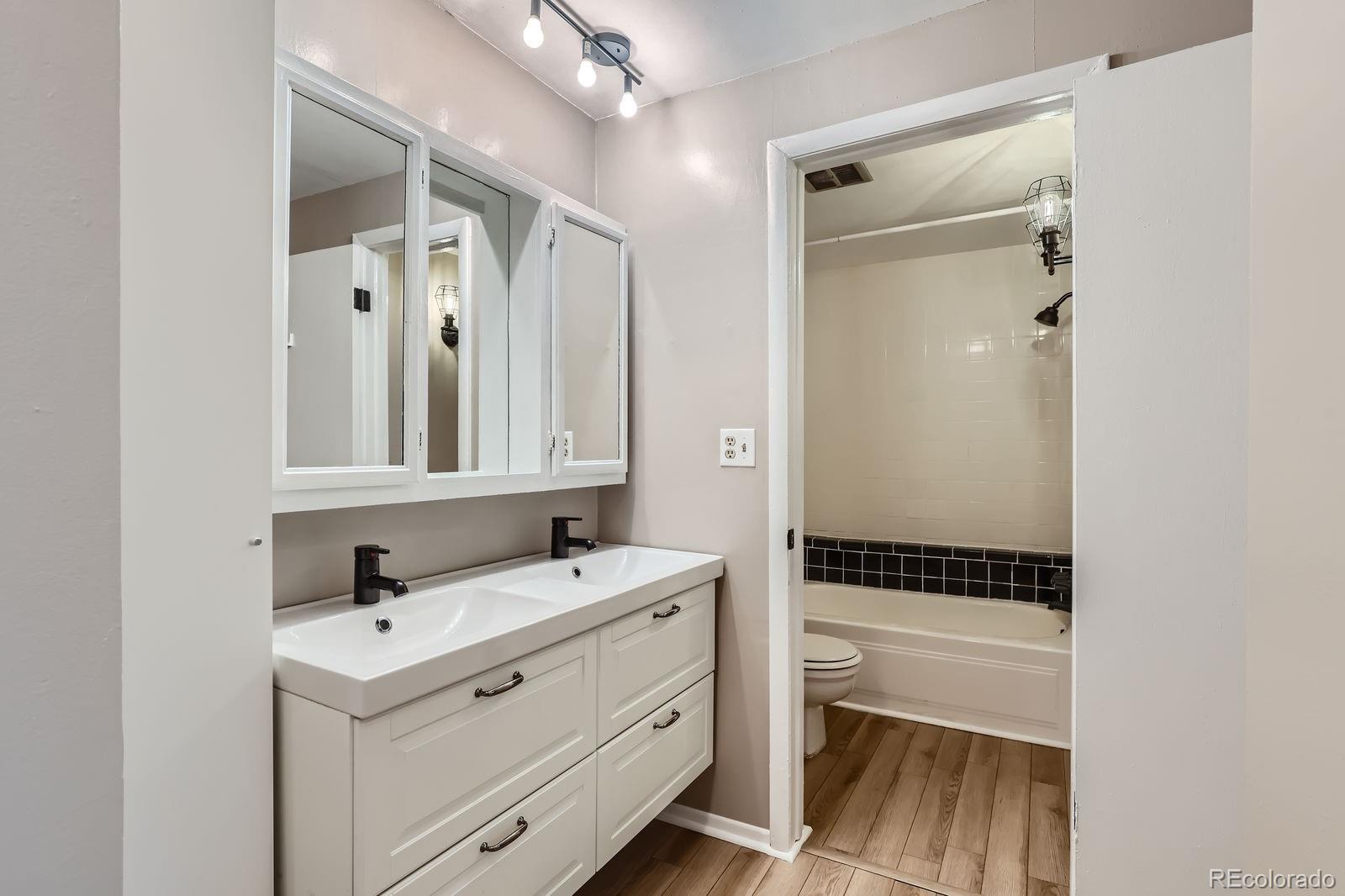 MLS Image #7 for 937 n clarkson street 206,denver, Colorado