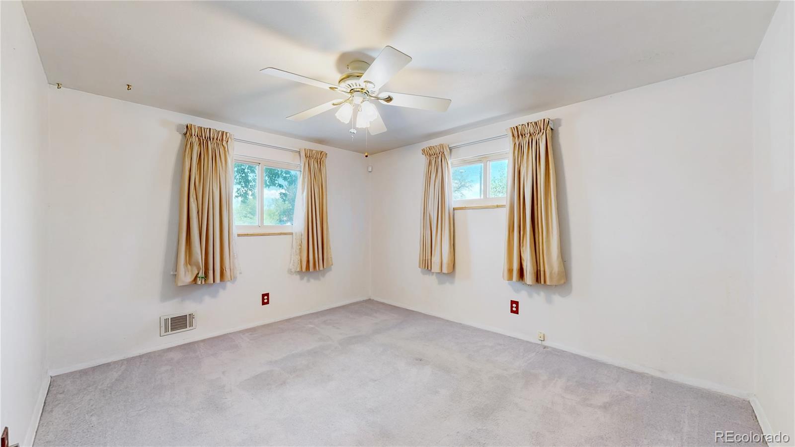 MLS Image #11 for 14157 e 26th avenue,aurora, Colorado