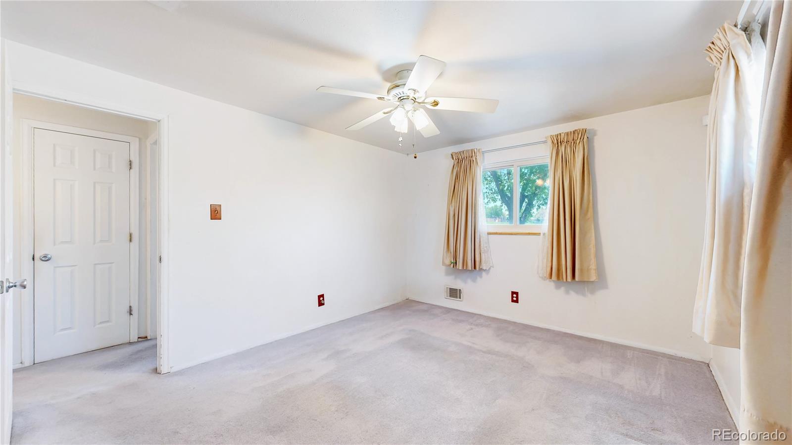 MLS Image #12 for 14157 e 26th avenue,aurora, Colorado