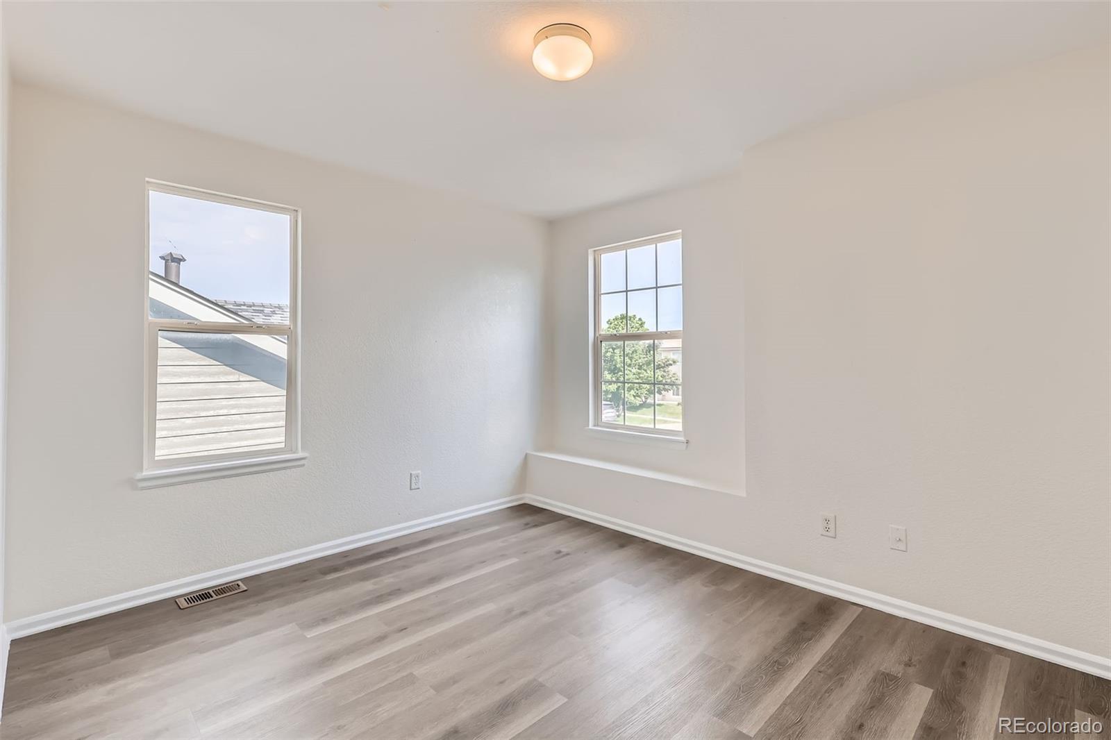 MLS Image #18 for 20861 e 40th avenue,denver, Colorado