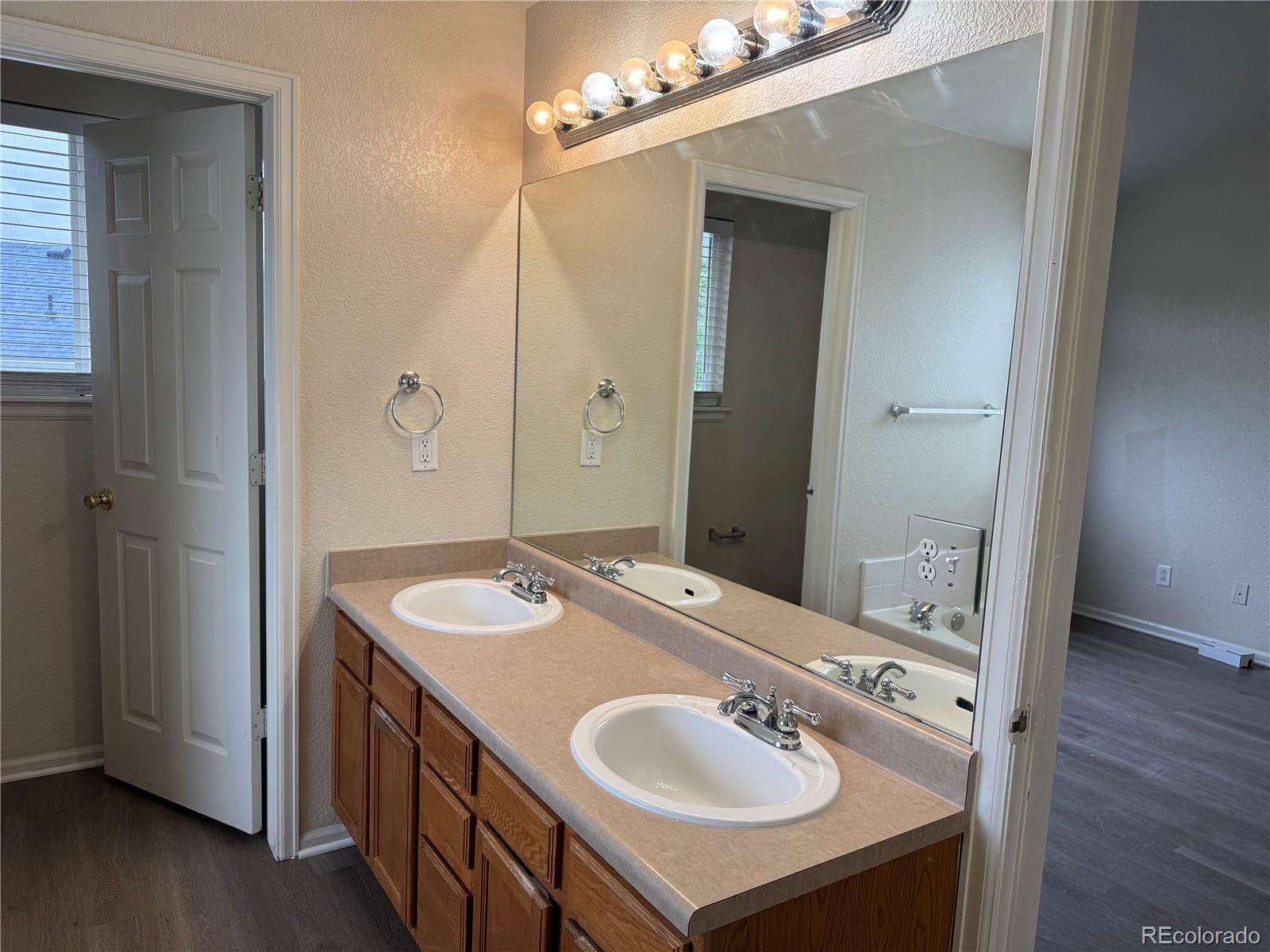MLS Image #5 for 20861 e 40th avenue,denver, Colorado