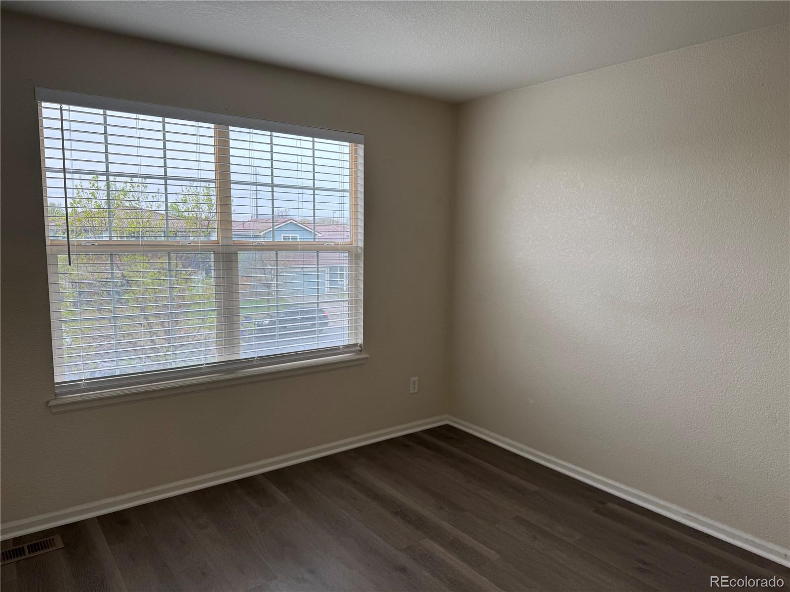 MLS Image #6 for 20861 e 40th avenue,denver, Colorado
