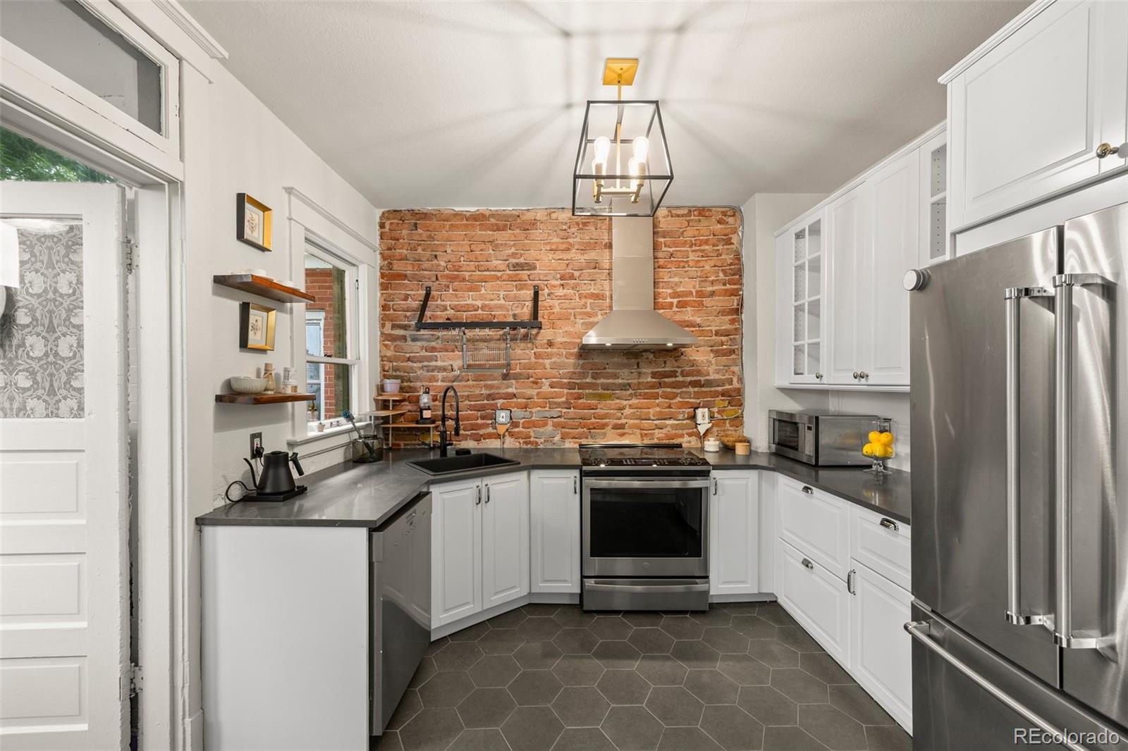 MLS Image #10 for 3055 n york street,denver, Colorado