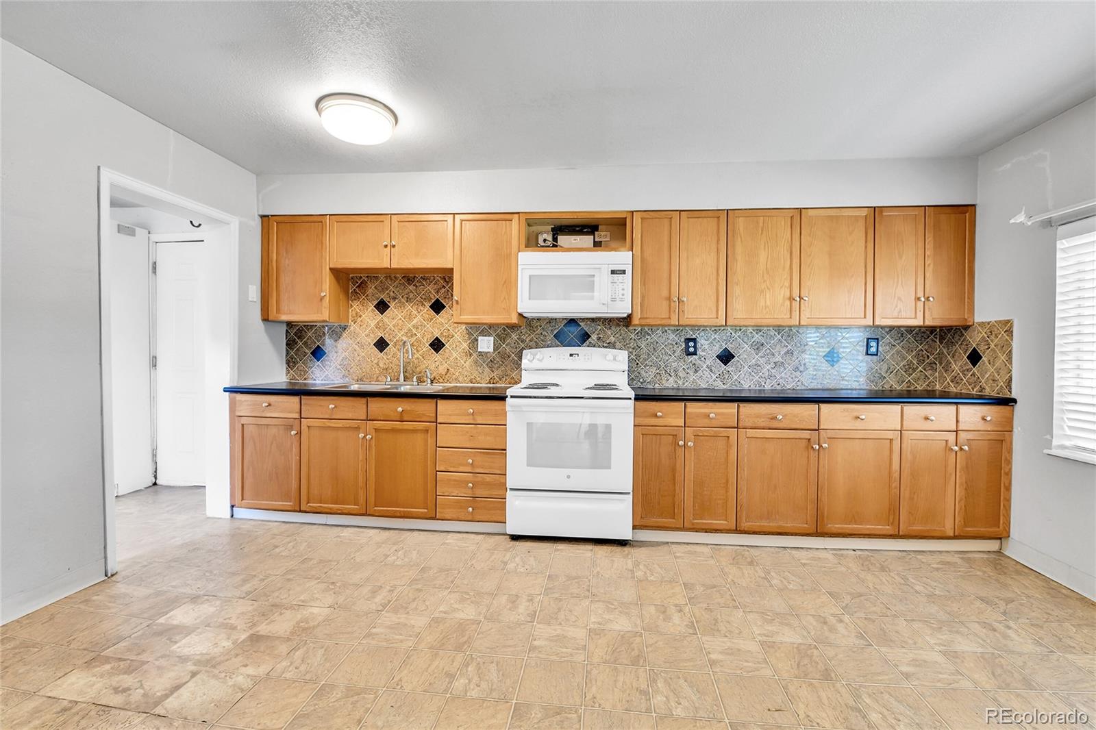 MLS Image #12 for 6671  grove street,denver, Colorado
