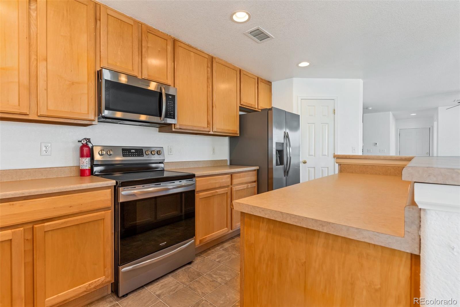MLS Image #5 for 5798  biscay street,denver, Colorado
