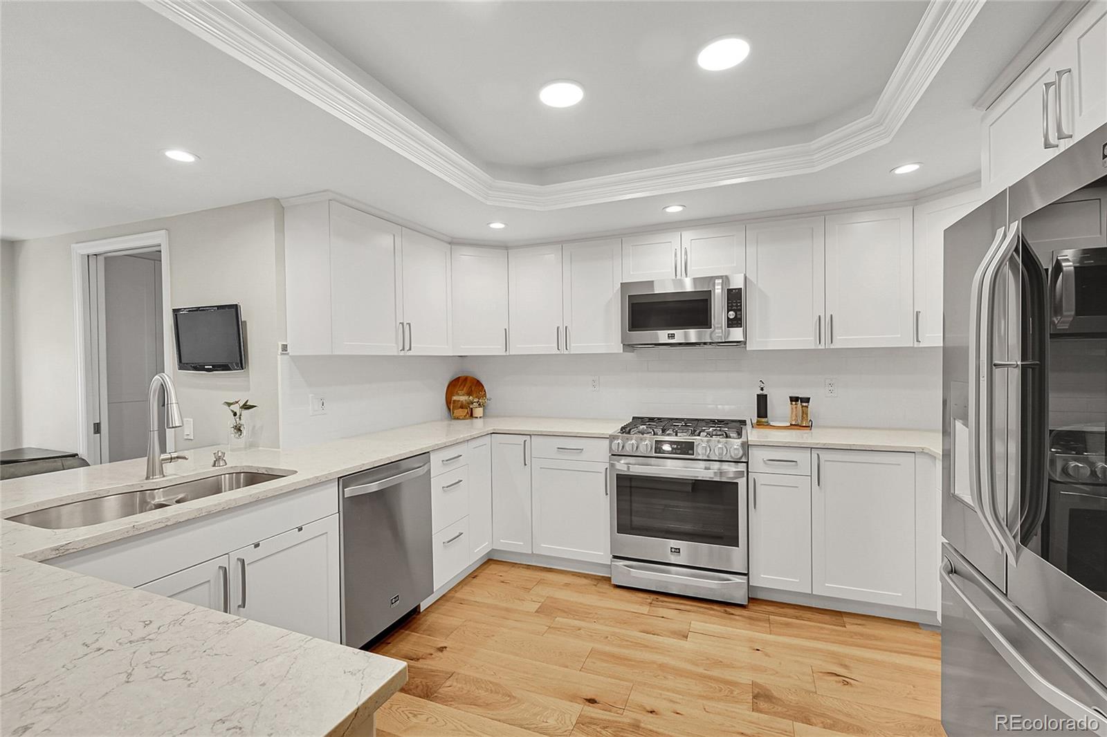MLS Image #10 for 3775 s poplar street,denver, Colorado