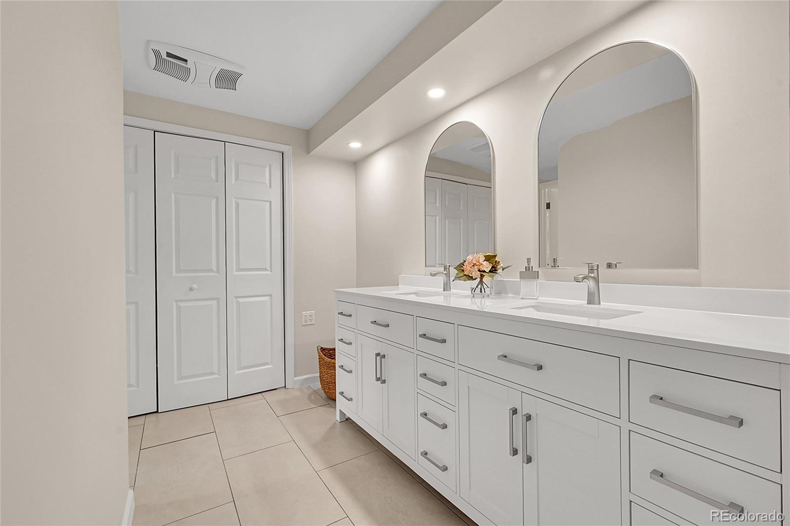 MLS Image #18 for 3775 s poplar street,denver, Colorado