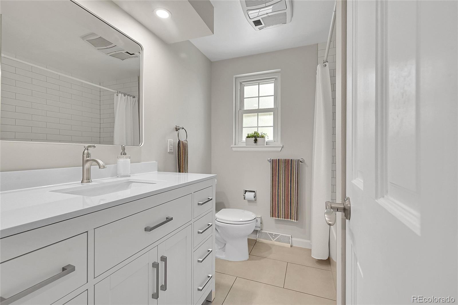 MLS Image #20 for 3775 s poplar street,denver, Colorado