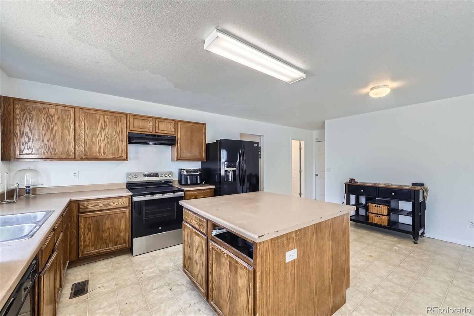 MLS Image #15 for 20530  randolph place,denver, Colorado