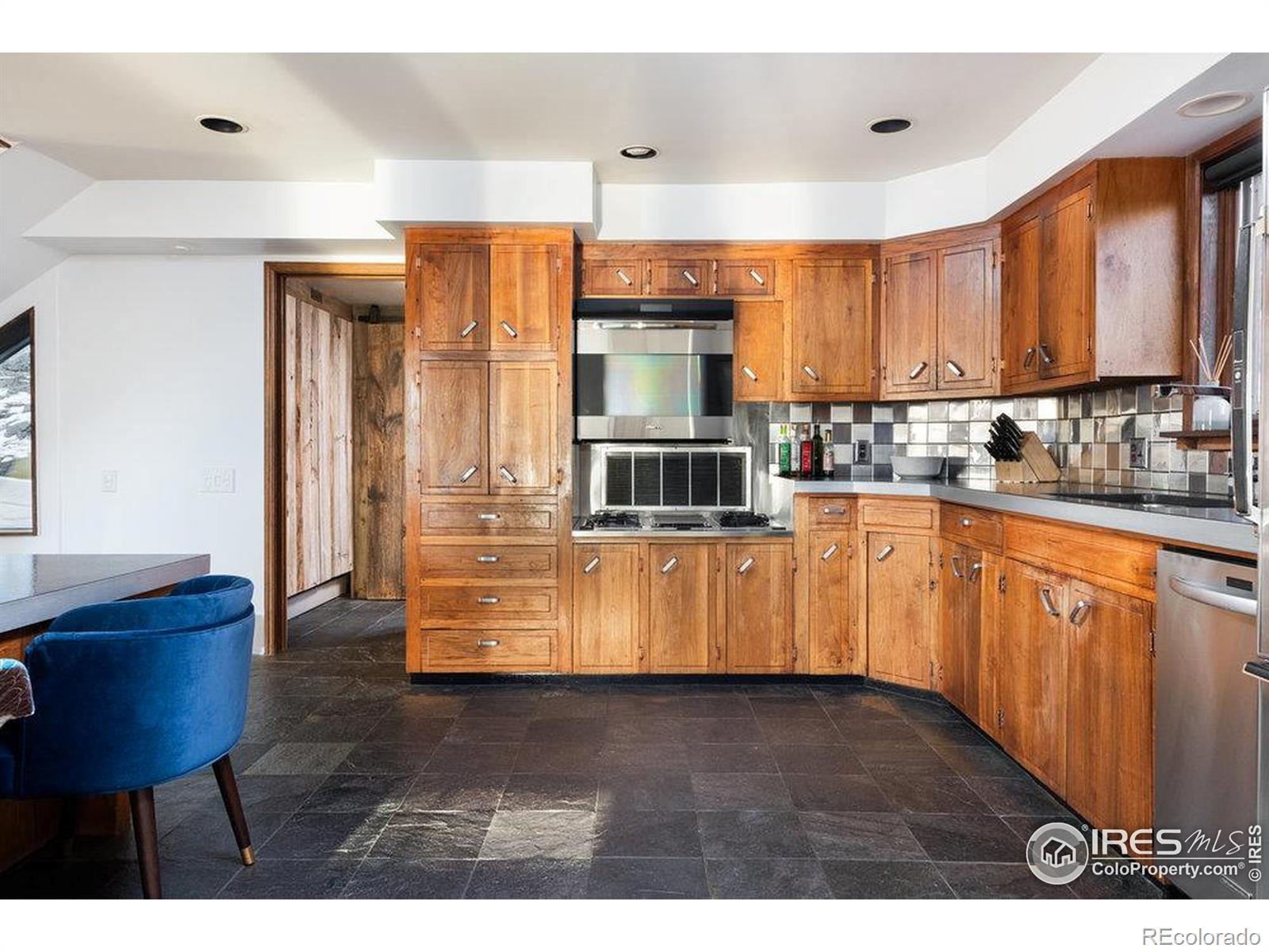 MLS Image #7 for 22598  westview avenue,golden, Colorado