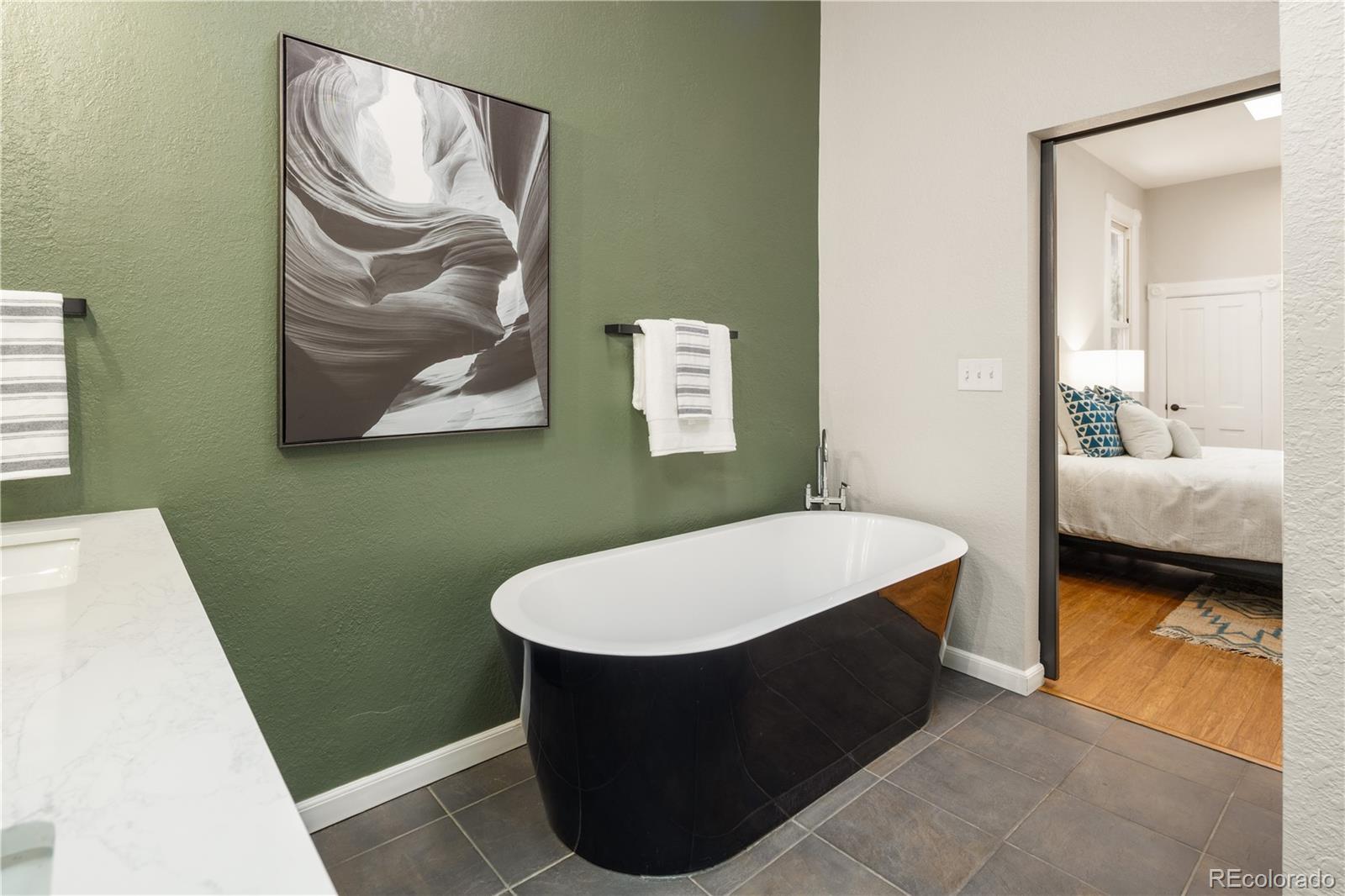 MLS Image #22 for 2355 n emerson street,denver, Colorado