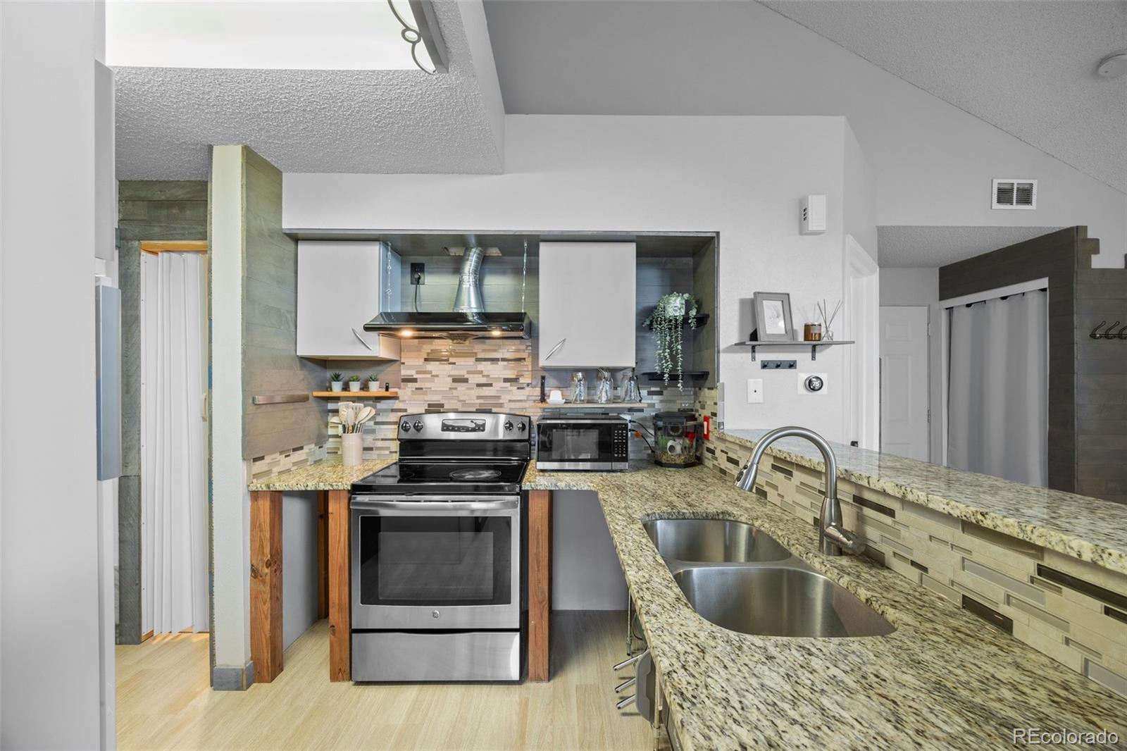 MLS Image #10 for 13824 e lehigh avenue,aurora, Colorado