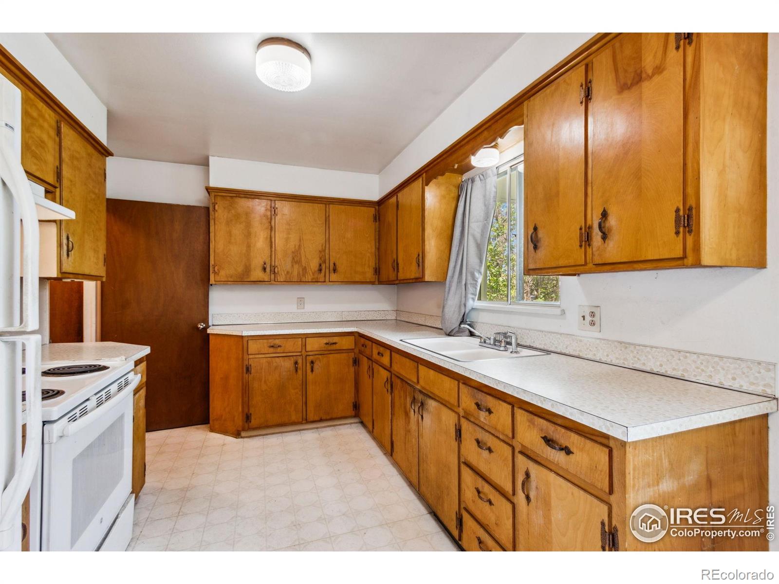 MLS Image #7 for 928 w lake street,fort collins, Colorado