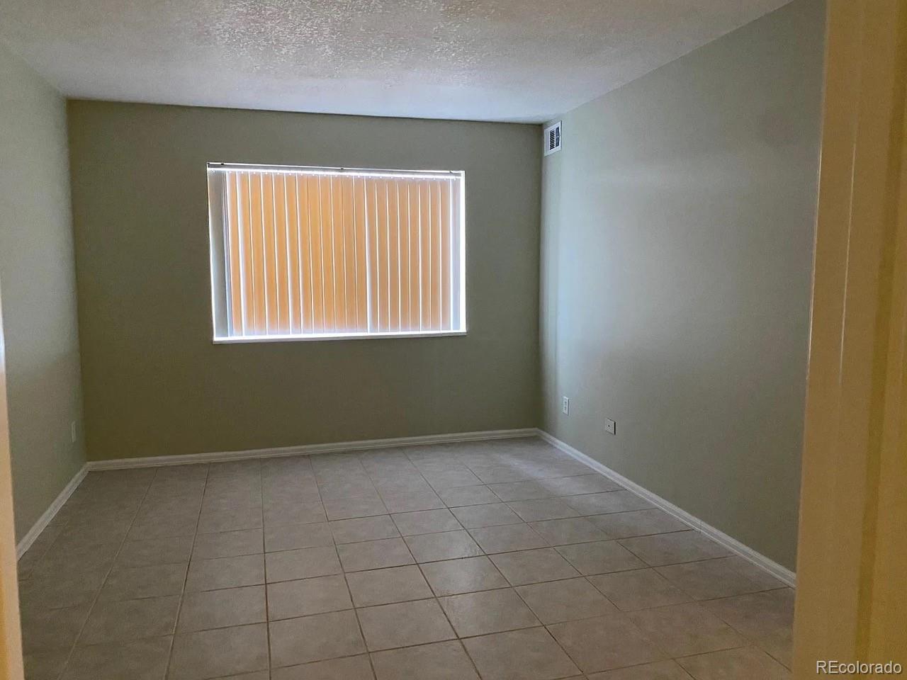 MLS Image #11 for 100 e highline circle,centennial, Colorado