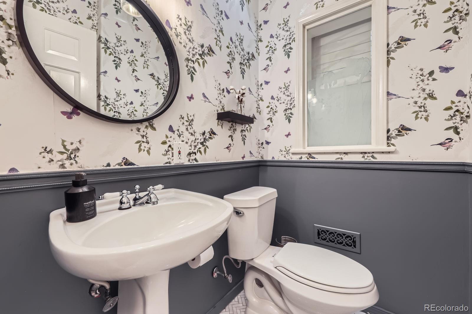 MLS Image #23 for 1000 n monaco parkway,denver, Colorado