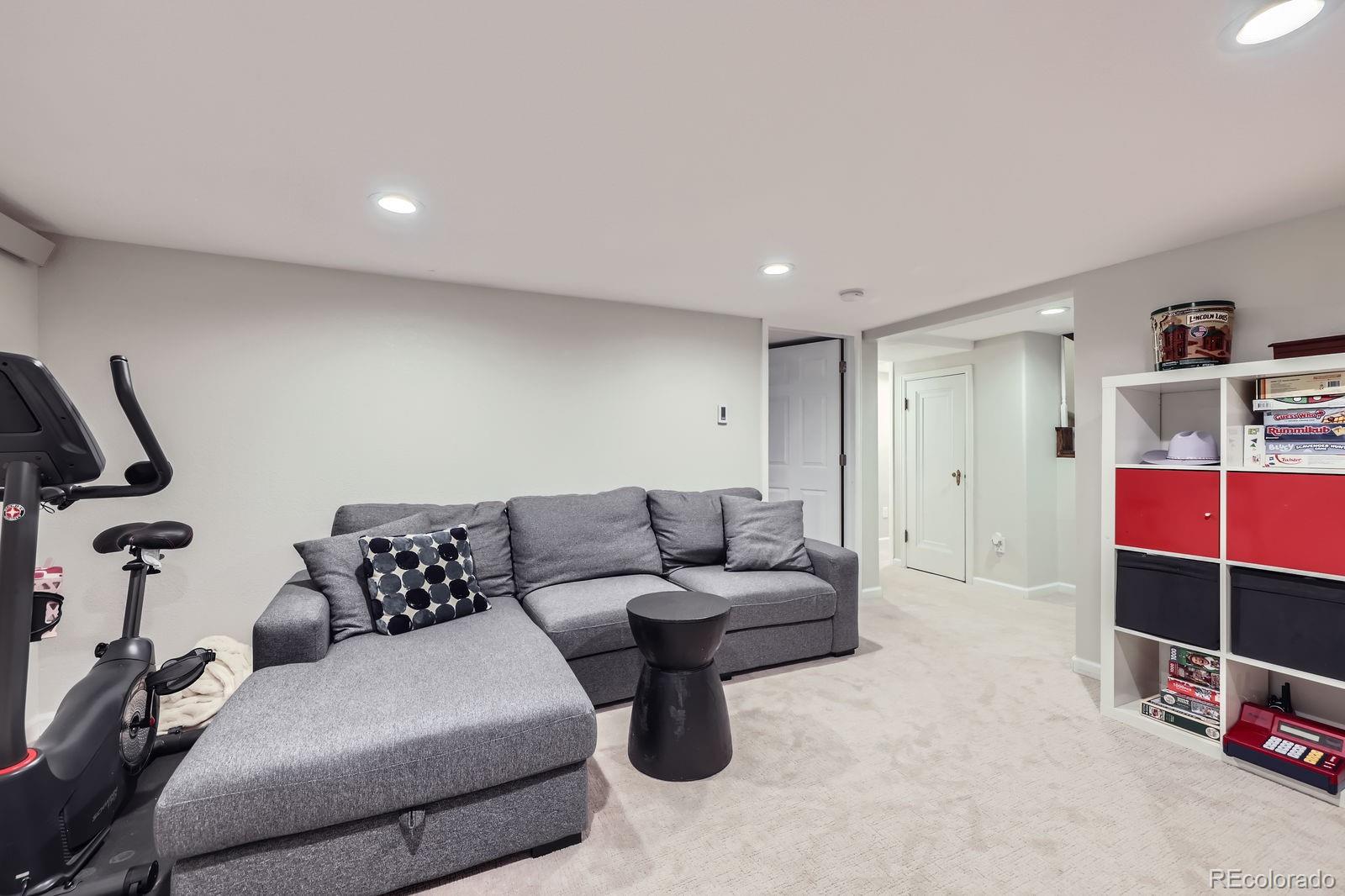 MLS Image #37 for 1000 n monaco parkway,denver, Colorado