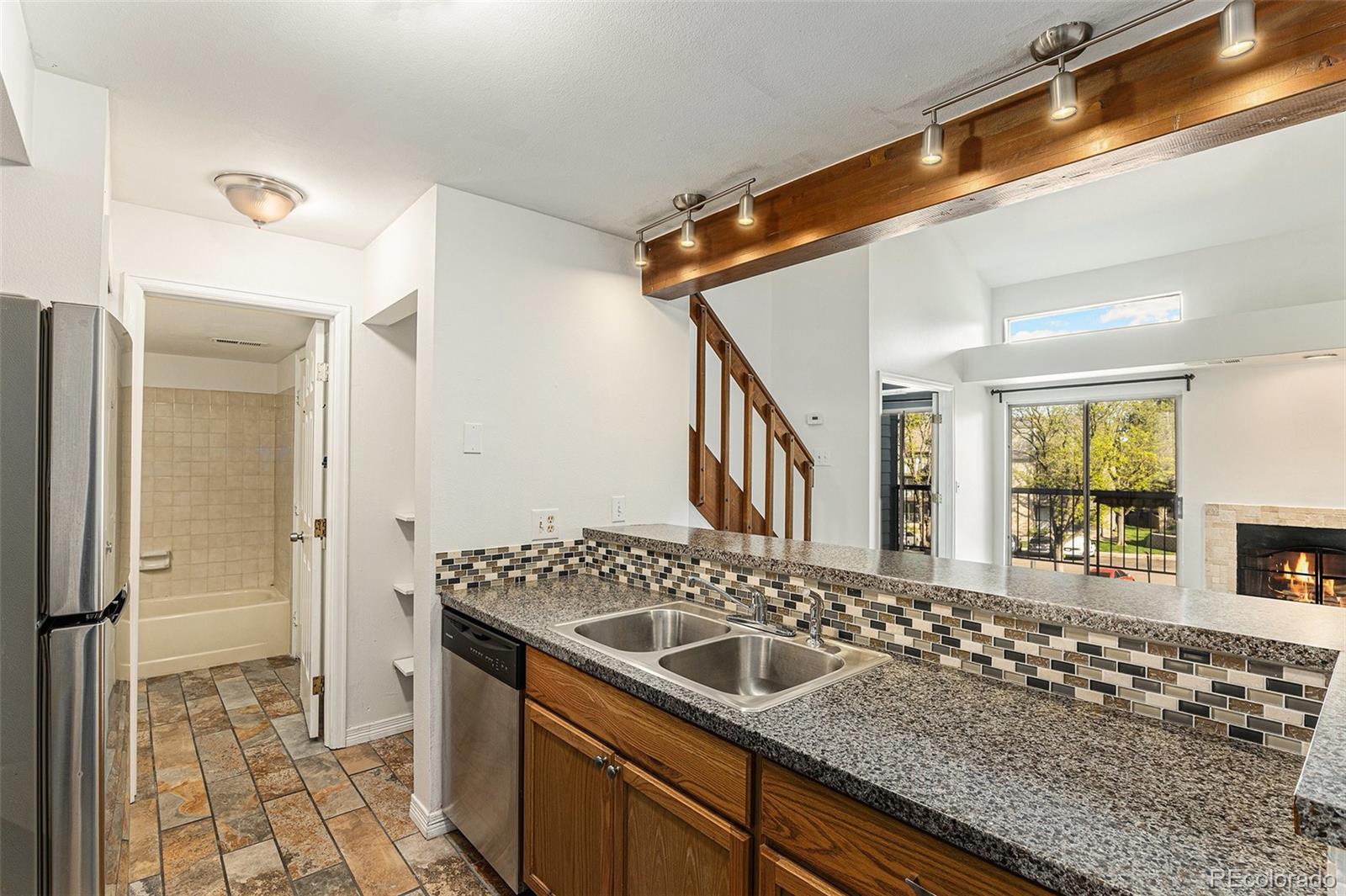MLS Image #4 for 2575 s syracuse way,denver, Colorado
