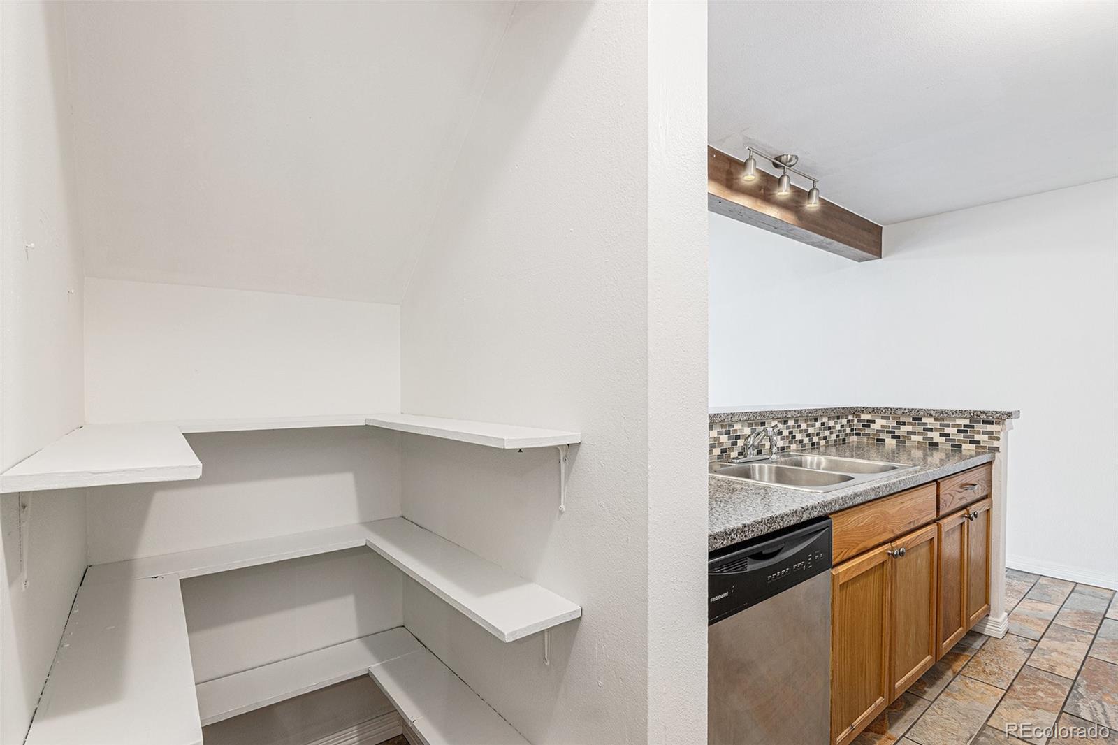 MLS Image #6 for 2575 s syracuse way,denver, Colorado