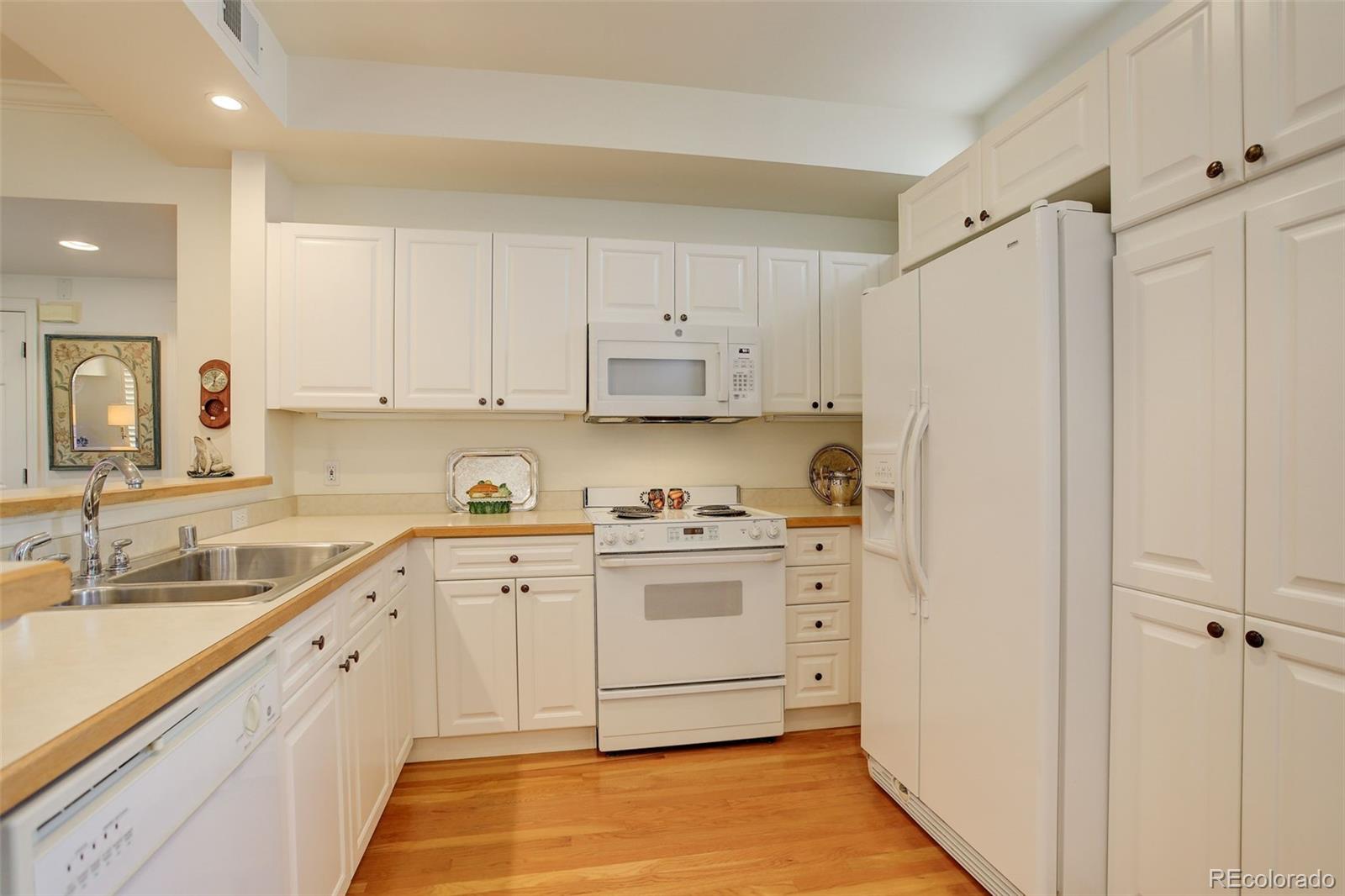 MLS Image #9 for 300  hudson street,denver, Colorado