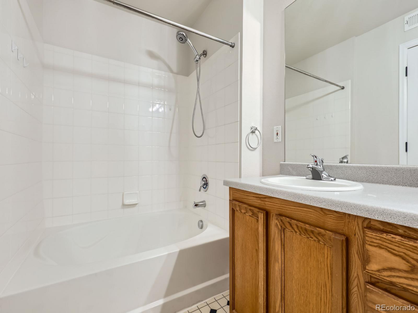 MLS Image #11 for 5705 n genoa way,aurora, Colorado