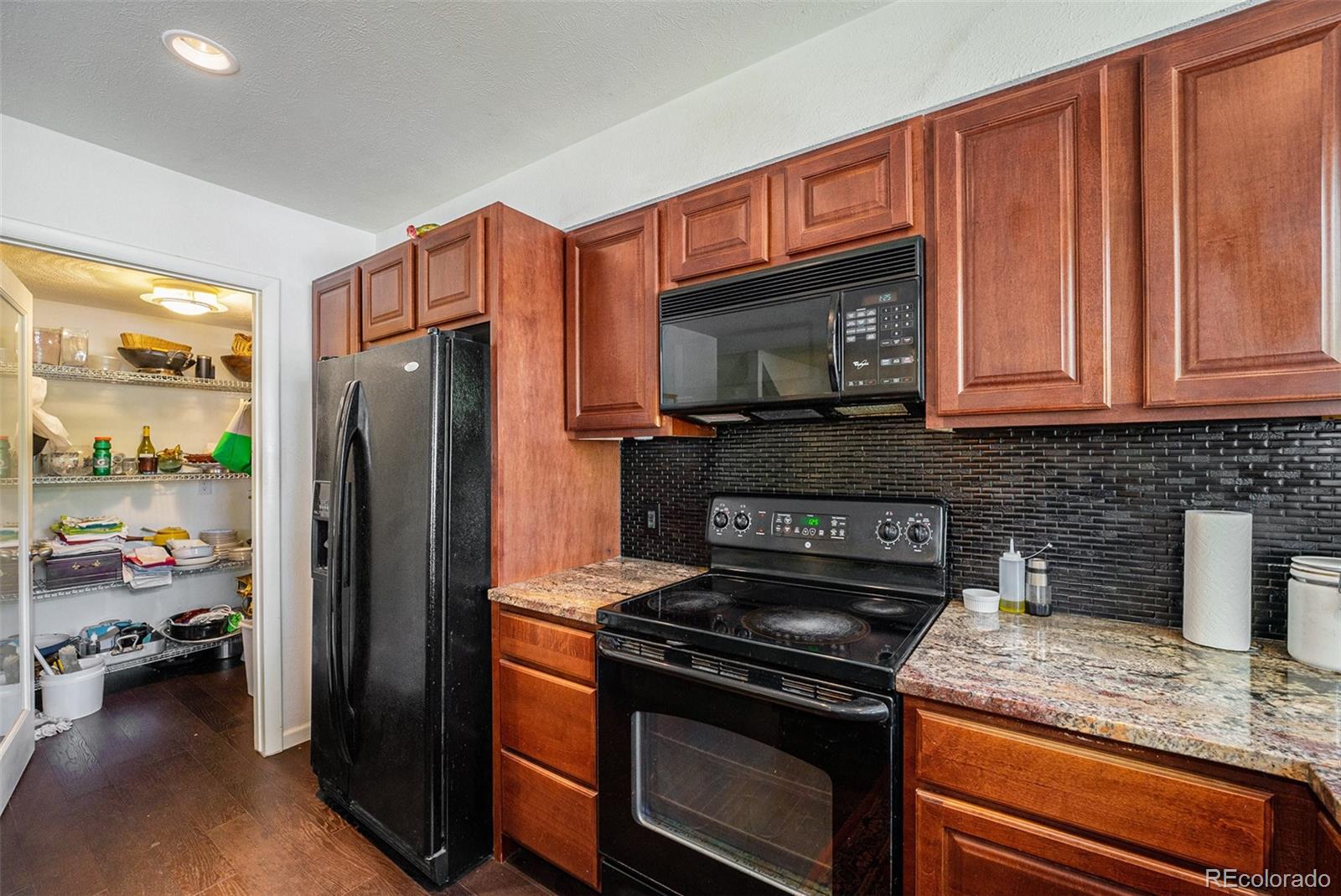 MLS Image #12 for 1050 s monaco parkway,denver, Colorado