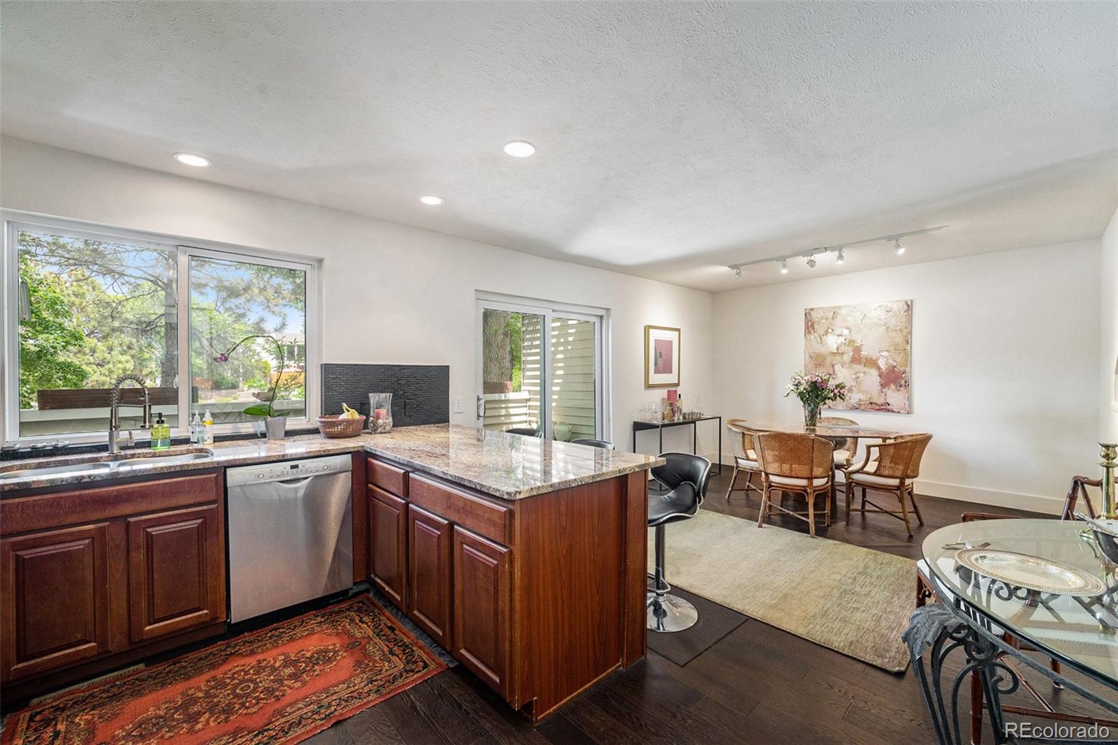 MLS Image #9 for 1050 s monaco parkway,denver, Colorado