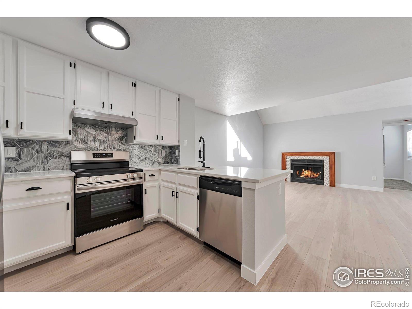 MLS Image #3 for 12525 e tennessee circle,aurora, Colorado