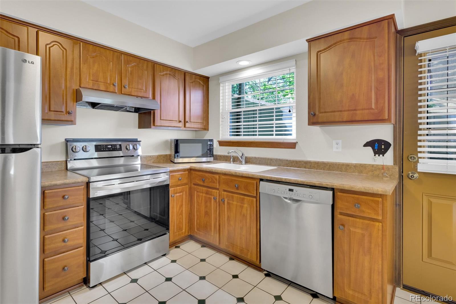 MLS Image #13 for 8871 e amherst drive,denver, Colorado