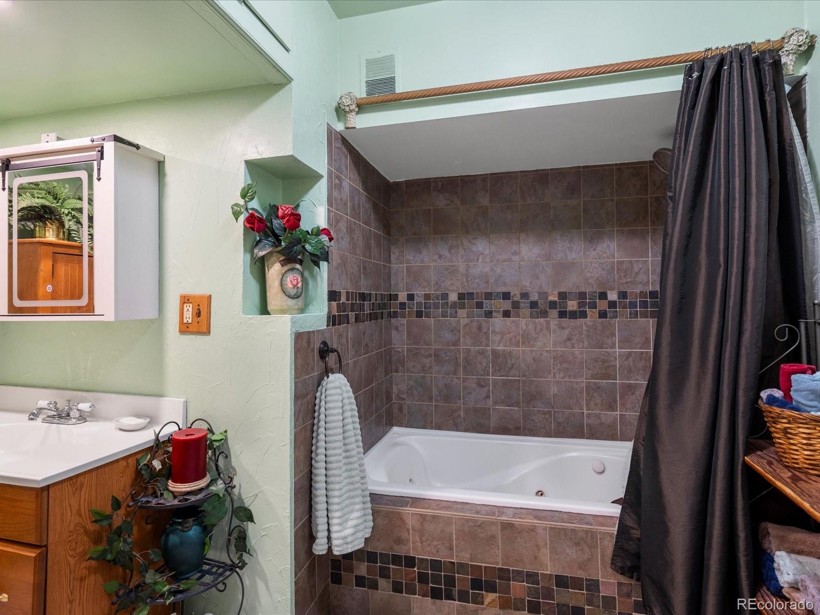 MLS Image #18 for 6801 w 52nd avenue,arvada, Colorado