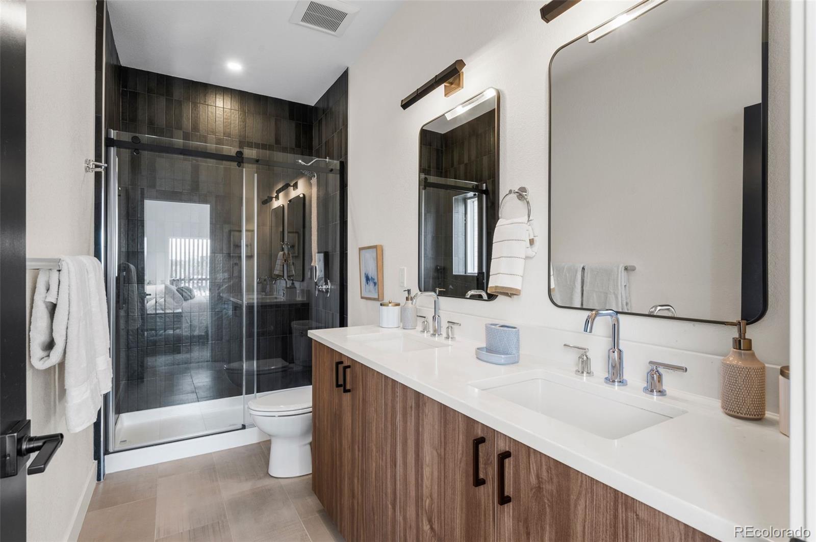 MLS Image #11 for 3285  lawrence street,denver, Colorado